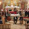Zum Abschluss des Mariensingens in der Wallfahrtskirche Allerheiligen vereinten sich alle Mitwirkenden unter den Klängen der Burgauer Weisenbläser im gemeinsamen Gesang.
