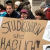In Augsburg wurde für die Bildung protestiert. Aber die Hauptforderung, die Abschaffung der Studiengebühren, scheint nicht in Erfüllung zu gehen. Bild: Anne Wall