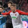 Rettete Augsburg noch einen Punkt: Alfred Finnbogason (M.).