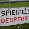 Spielfeld gesperrt: Weder Spiele noch Trainingseinheiten finden derzeit auf den Fußballplätzen statt. Die Spieler müssen sich individuell fit halten. Ob die Saison weitergespielt werden kann, ist völlig offen.