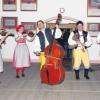Wenn einem da nicht das Herz aufgeht! Lebensfreude pur zeigten diese tschechischen Musiker in historischen Gewändern beim Abendessen auf der malerischen Burg in Elbogen. 