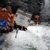 Gerade in den Wintermonaten steigt die Zahl der Unfälle auf schneeglatten Straßen.