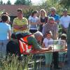 An einem Aquarium konnten sich die Bayern Tour Natur Teilnehmer über die Lebensweise und Lebensgewohnheiten des Stichlings informieren.  	