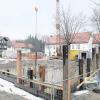 Das neue Rathaus in Obermeitingen nimmt bereits Konturen an. Dieses Jahr soll es bezugsfertig sein. Foto: Julian Leitenstorfer