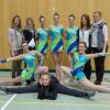 Die Rhythmischen Sportgymnastinnen des TSV Gersthofen fahren zum Deutschland-Cup. Stehend von links Nina Berchtold, Johanna Aman, Elisabeth Neumüller, Carolin Welsch, Theresa Lucas, Elina Korobko, Kathrin Weiß. Vorne von links Melanie Niggl, Samantha Gardzielewski, Tabea Schlenkrich. 
