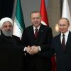 Hassan Ruhani (Iran), Recep Tayyip Erdogan (Türkei) und Wladimir Putin (Russland) geben sich bei einem Dreiergipfel zur Lage in Syrien in der türkischen Hauptstadt die Hand.