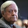 Alt-Bundeskanzler Helmut Schmidt ist auf dem Weg der Besserung. 