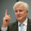 Bayerns Ministerpräsident Horst Seehofer will härter gegen Schleuser und Asylmissbrauch vorgehen.