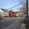 Die Masten stehen bereits: Über die Wasserspiele am Illertisser Marktplatz wird bald ein Sonnensegel gespannt. 	