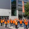 Mitarbeiter von BBU ‘01 beim Einzug in den Orange Campus im Juli. 	