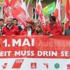 Maikundgebung, hier in Augsburg (Archiv): Der 1. Mai ist der "Tag der Arbeit", in Deutschland ein gesetzlicher Feiertag mit langer Geschichte.