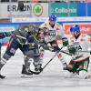 Daniel Pietta (links) und der ERC Ingolstadt gewinnen auch das zweite Duell der Saison gegen die Augsburger Panther.