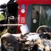 Ein Foto des schrecklichen Unfalls in Kellmünz: Im Juli 2013 krachte ein Zug gegen ein Auto am Bahnübergang am Steinweg. Die Autofahrerin und zwei weitere Menschen wurden schwer verletzt. 