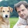 „Hund-Deutsch/Deutsch-Hund“ übesetzt Hundetrainer Martin Rütter mit viel Witz am Samstag, 2. Juli, auf Schloss Scherneck. 