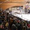 Mehr als 2500 Fans sorgten im Eisstadion in Kempten für Stimmung. Am Ende jubelten aber die Anhänger des HC Landsberg. 