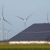 Strom aus Wind und Sonne. Stockt der Ausbau der erneuerbaren Energien jetzt? Oder wird er sogar beschleunigt?
