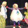 Oper für Kinder: Komponist Mozart und Papageno streiten über den Verlauf der Geschichte. So kam die Zauberflöte in Bobingen auf die Bühne. 