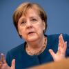 Bundeskanzlerin Angela Merkel rät, Sozialkontakte auf die notwendigsten Treffen zu beschränken.
