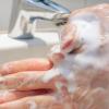 Viele Menschen nehmen es beim Händewaschen nicht allzu genau. Dabei kann das gründliche Waschen Krankheiten vorbeugen.