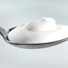 Joghurt soll laut einer neuen Studie vor Bluthochdruck schützen.