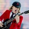 Angus Young, Gitarrist von AC/DC, 2015 in Nürnberg. 2024 sind die Rocker wieder in Bayern zu Gast. 