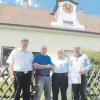 Wollen die alte Schule in Ludwigsfeld für die Bürger erhalten: Werner Eberhardt von der Union der Ludwigsfelder Vereine, Vorsitzender Erich Krnavek, CSU-Stadtrat Peter Noll und SPD-Stadtrat Karl-Martin Wöhner (von links). 