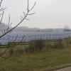Von der B300 aus gesehen erstreckt sich der Solar-Park „Am Reschenberg“ auf einer Fläche von insgesamt 19,2 Hektar außerhalb von Krumbach. In Ziemetshausen beriet der Marktgemeinderat über Solarfelder im Außenbereich.  	