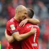 Drei Spiele stehen für die Münchner in dieser Saison noch an. Danach trennen sich auch die Wege von Franck Ribéry und Arjen Robben. Gegen Hannover freuten sich die beiden nochmals gemeinsam auf dem Feld.  	