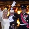 Nach der Hochzeit auf dem Balkon des Königspalastes: Kronprinz Haakon, Kronprinzessin Mette-Marit und Marius, der damals vierjährige Sohn von Mette-Marit.