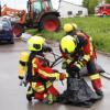 Bei einer gemeinsamen Übung probten die Feuerwehren aus Nordendorf, Blankenburg, Ellgau, Allmannshofen und Kühlenthal, was bei einem Gefahrgutunfall zu tun ist. 