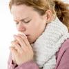 Im Gegensatz zur Erkältung bricht eine Grippe ziemlich plötzlich aus, während sich die Erkältung durch leichte Symptome vorher ankündigt.