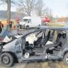 Schwerst verletzt wurden die Fahrerin des Pkw und der Fahrer des Kleintransporters im Hintergrund bei einem Frontalzusammenstoß am Dienstagmittag zwischen Mindelzell und Tiefenried. 