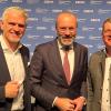 Beim CSU-Europa-Parteitag in Nürnberg: CSU-Bezirkschef Steffen Vogel (von links), Europa-Spitzenkandidat Manfred Weber und der unterfränkische Kandidat Stefan Köhler.