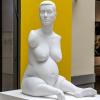 Die behinderte britische Künstlerin Alison Lapper posierte hochschwanger für diese Marmorskulptur von Marc Quinn. 	