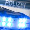 Die Polizei sucht nach einem Mann, der in Lauingen zwei ältere Frauen nach Wertgegenständen befragt hat. 