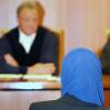 Mit dem Streit um ein Kopftuchverbot für angehende Juristinnen befasst sich am Mittwoch der Bayerische Verwaltungsgerichtshof.