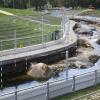 Bei Niedrigwasser sind sie zu sehen. Die Betonhindernisse, die 1972 in den Augsburger Eiskanal zu den Olympischen Spielen eingebaut, aber immer wieder erneuert und saniert werden mussten. 
