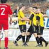 Nach dem 2:0 durch Andi Neumeyer (rechts) war die Fußballwelt des TSV Gersthofen noch in Ordnung. Stefan Mittelbach, Mark Römer und Paul Fischer (von links) gratulierten. Landsbergs Marcus Steinberger staunt. 