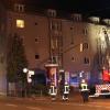 Mit einem Großaufgebot rückten Feuerwehr und Rettungsdienst am Brandort in der Pilgerhausstraße an.  	