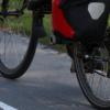 Ein Mann, der auf einem E-Bike fuhr, und ein Rennradfahrer sind auf dem Radweg zwischen Kirchdorf an der Iller und Fellheim kollidiert.