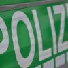 Vor einer Grundschule in Haldenwang (Oberallgäu) ist es am Dienstagmorgen zu einem Unfall gekommen, bei dem drei Personen, darunter ein achtjähriges Mädchen, verletzt wurden.