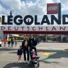 Fußballer Robert Lewandowski  hat mit seiner Familie das Legoland Günzburg besucht.