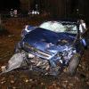 Nach dem Unfall schleppte sich der Fahrer dieses Wagens noch auf die B16 bei Pfaffenhofen, wo er von einem Lastwagen überfahren wurde. 