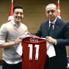 Mesut Özil posiert mit dem türkischen Präsidenten Erdogan im Mai für ein Foto.