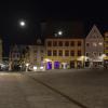 Eine Silvesterszene, die man wegen der Ausgangssperre nicht vergessen wird: Der leere Landsberger Hauptplatz um Mitternacht.