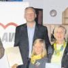 Wolfgang Mayr-Schwarzenbach (Mitte) ist der neue Vorsitzende der AWO Klosterlechfeld. Mit im Bild, von links, Andreas Hornung, Marlis Schwarzenbach, Linda Christian-Neumann und Bürgermeister Peter Schweiger.  