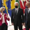 EU-Kommissionspräsidentin Ursula von der Leyen und EU-Ratspräsident Charles Michel (rechts) mit US-Präsident Joe Biden in Brüssel.