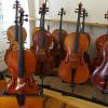 Im Geigenbauatelier werden die Leihinstrumente halbjährlich gewartet.