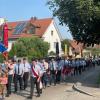 Am Sonntagmorgen fand ein Kirchenzug durch ganz Ellzee mit nahezu 500 Beteiligten statt.