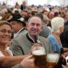 Hubert Aiwanger am Donnerstag, dem Tag der Entschuldiguing, in einem Bierzelt in Aschau.